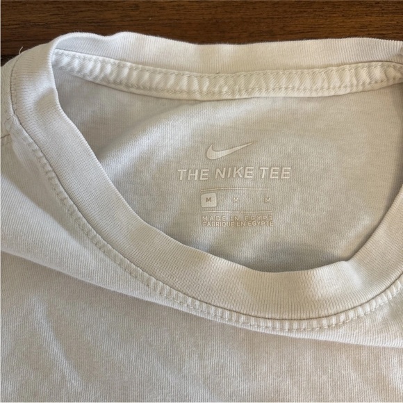 Nike Tee Men's Tshirt Mushroom Logo Beige Size Medium With Flaw - Picture 10 of 13